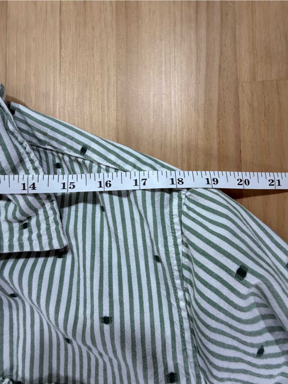 Levi's Men's White Shirt with Black Pinstripes and Black Dot Accents B11 - Picture 6 of 11